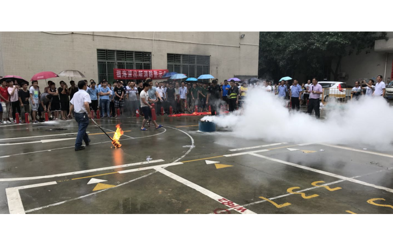 中国员工参加金星工业园统一组织的消防培训
